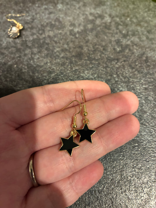 Black star Earrings
