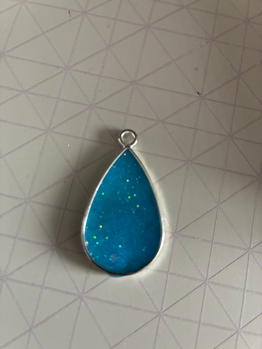 Resin pendant necklace