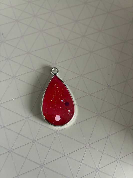 Resin pendant necklace