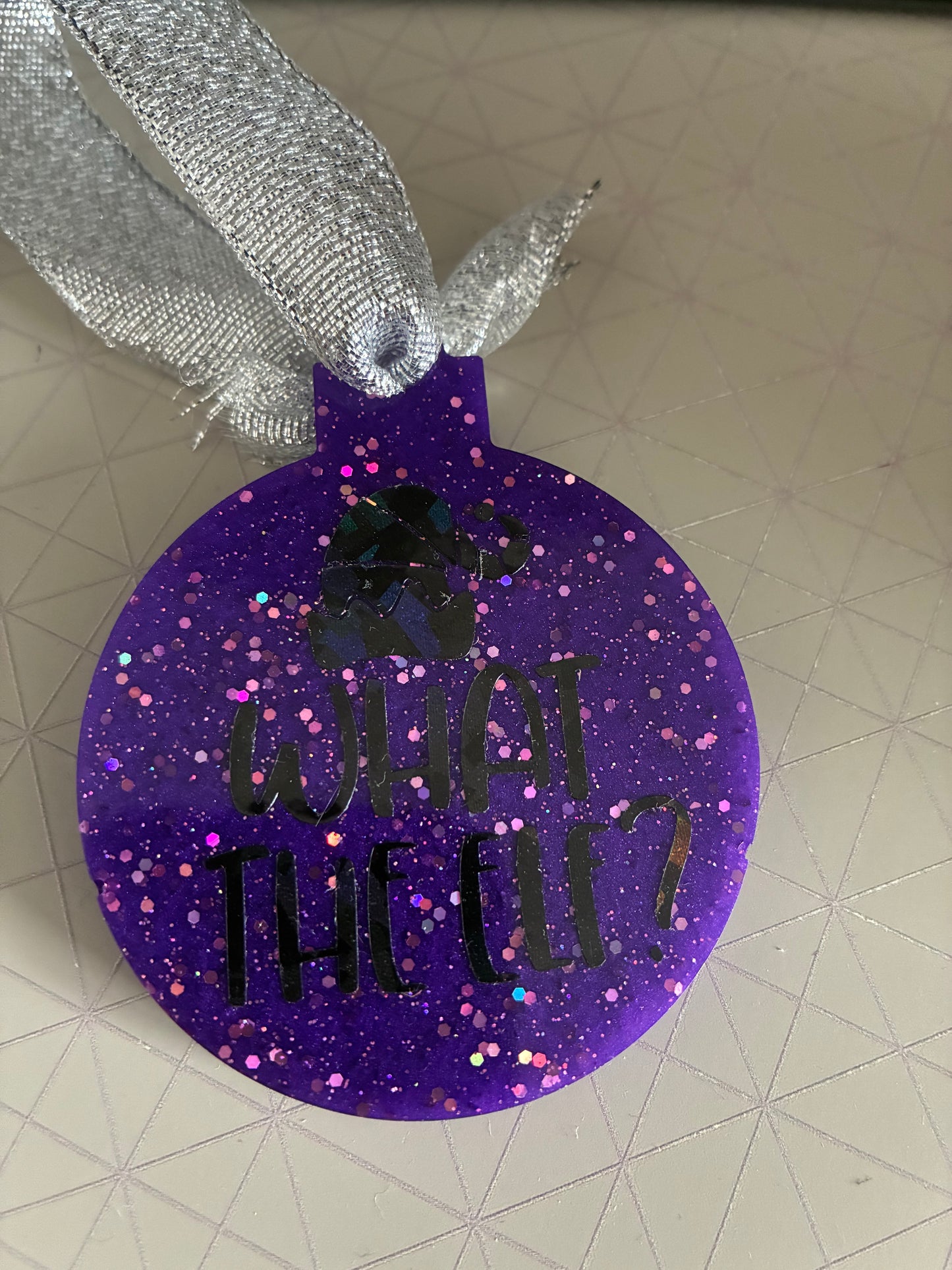 Unique resin flat bauble with vinyl quote