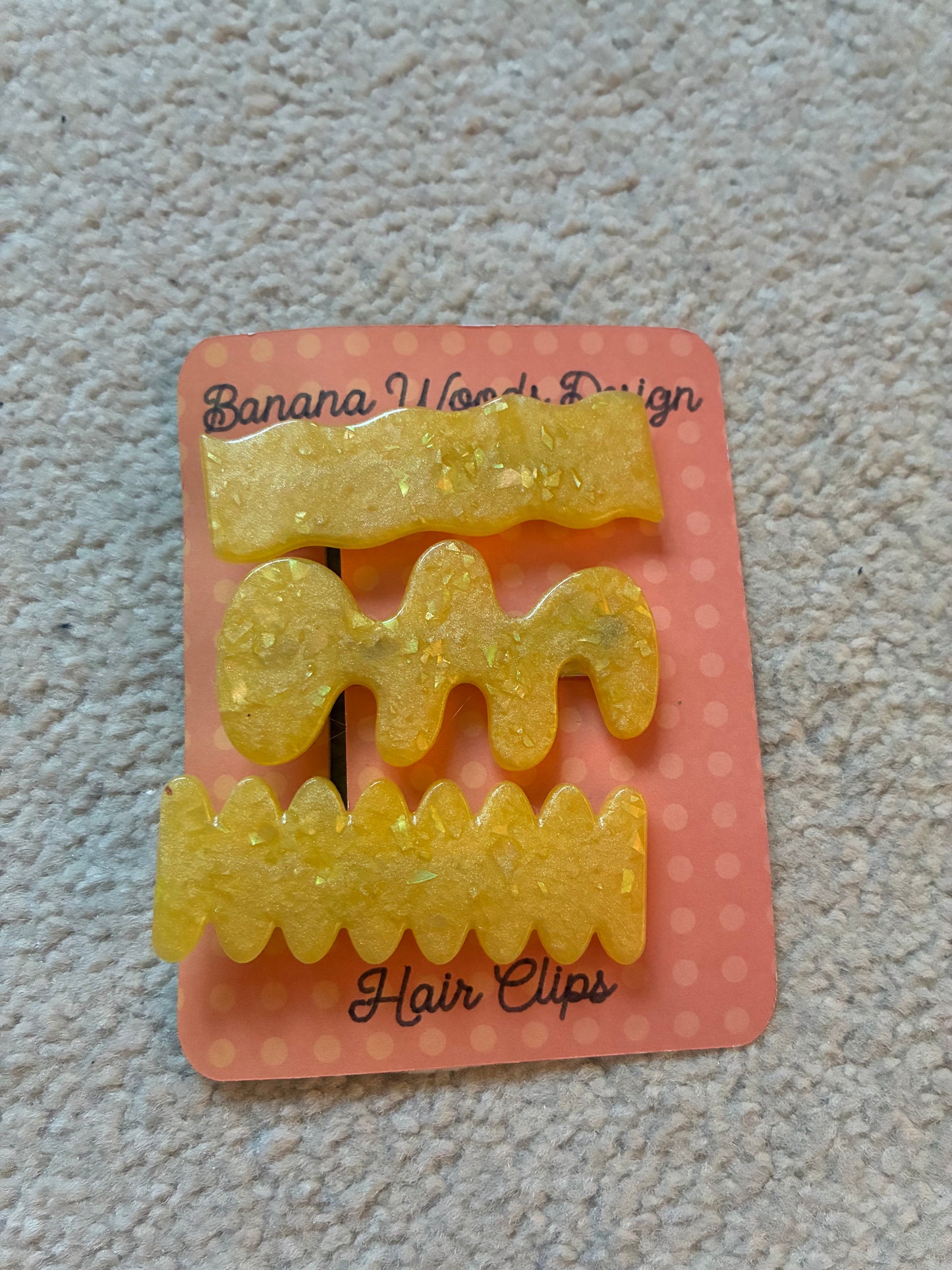 3x hairclips (resin)