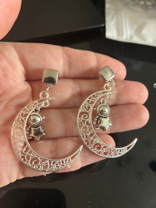 Astronaut earrings on large moon