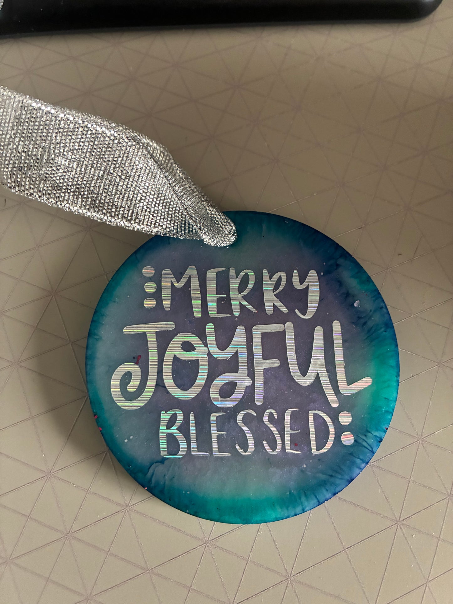 Unique resin flat bauble with vinyl quote