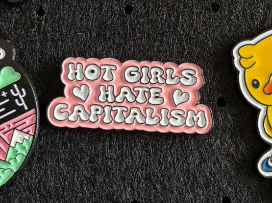 Hot girls hate capitalism pin badge
