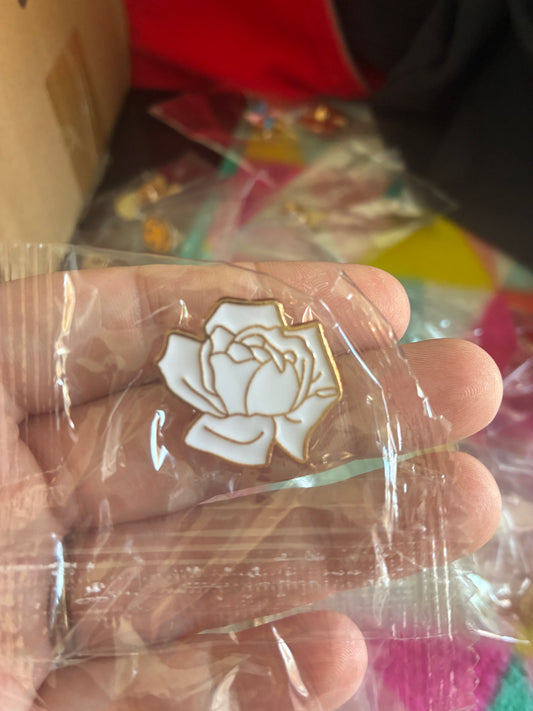 White flower Pin badge