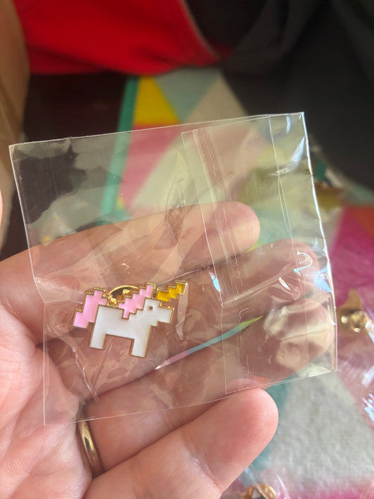 Pixel unicorn Pin badge