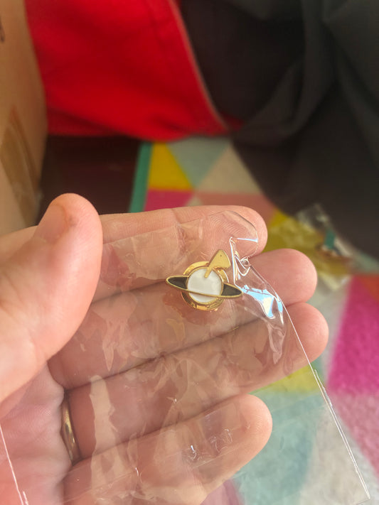 Pin badge