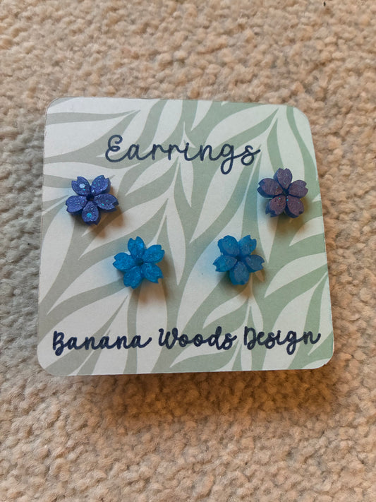 2x pairs blue flower Resin earrings