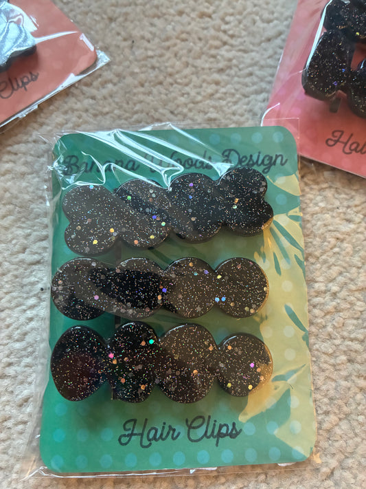 3x hairclips (resin)